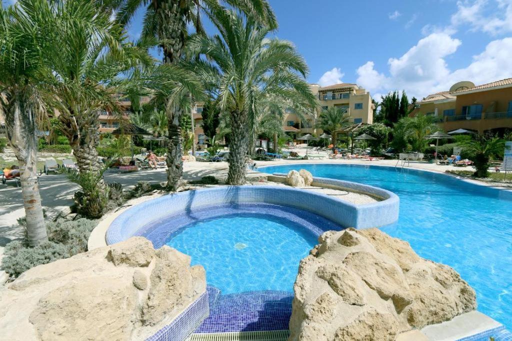 Апартаменти Limnaria Gardens B Пафос Екстер'єр фото