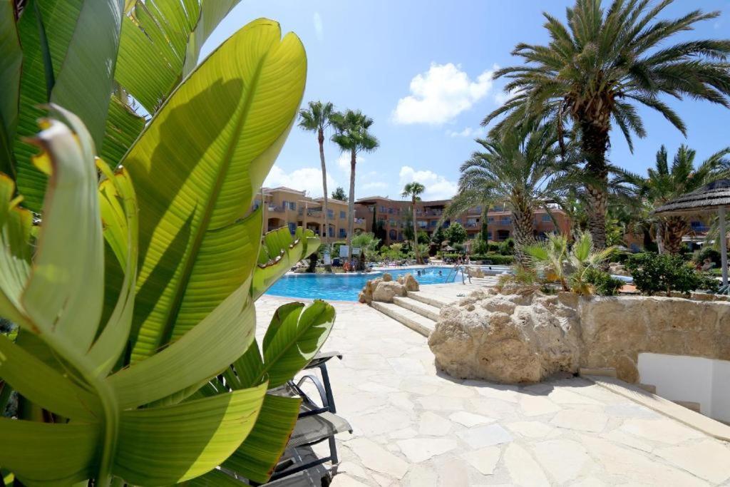 Апартаменти Limnaria Gardens B Пафос Екстер'єр фото